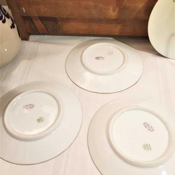 Caine’s Studio Hand Painted & Signed Iris Plates Set of (4) - Picture 9 of 15